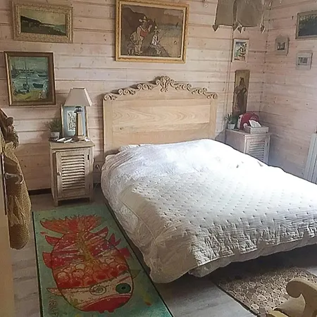 La Maison Des Pins Les Abatilles بيت للعطل *
